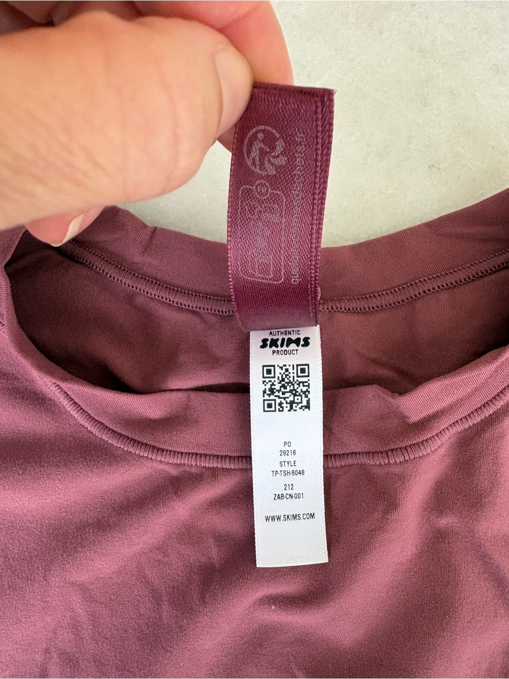 SKIMS Fits Everybody Short Sleeve T-Shirt Tee Top Small Beet Color Worn Once - Picture 6 of 10